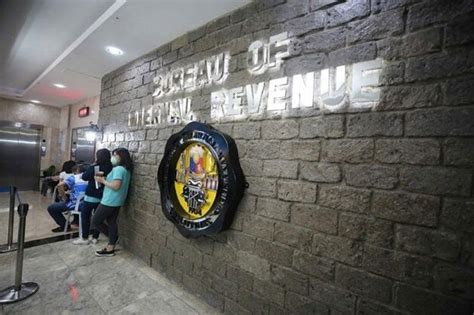 2 BIR employees arrested for P3 million extortion .